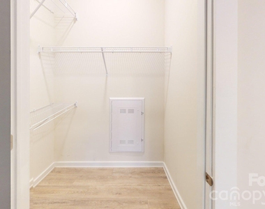 3630 N Davidson Street - Photo Thumbnail 9