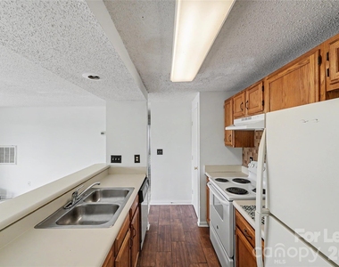 1624 Arlyn Circle - Photo Thumbnail 3