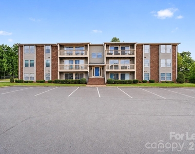 1624 Arlyn Circle - Photo Thumbnail 4