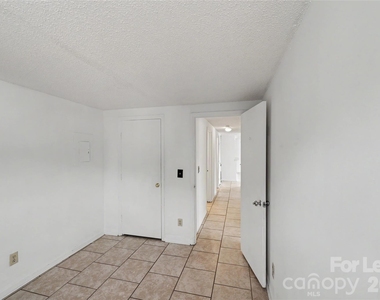 1624 Arlyn Circle - Photo Thumbnail 9