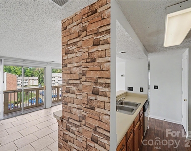 1624 Arlyn Circle - Photo Thumbnail 2