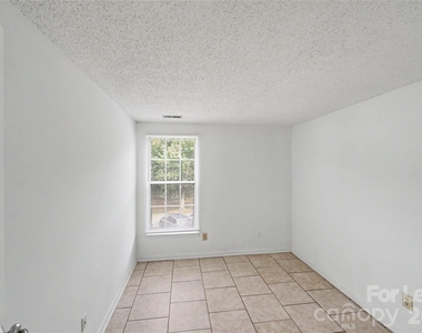 1624 Arlyn Circle - Photo Thumbnail 11