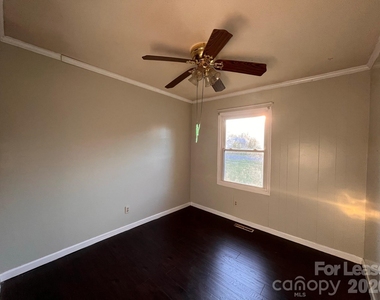 1144 Ellen Avenue - Photo Thumbnail 4