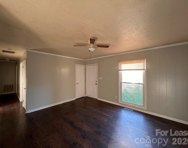 1144 Ellen Avenue - Photo Thumbnail 1