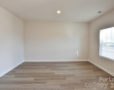 1537 Harper Landing Boulevard - Photo Thumbnail 7
