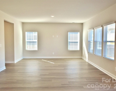 1537 Harper Landing Boulevard - Photo Thumbnail 18