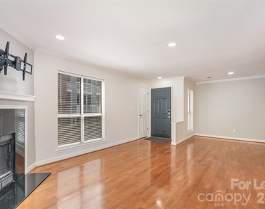 2516 Cranbrook Lane - Photo Thumbnail 2