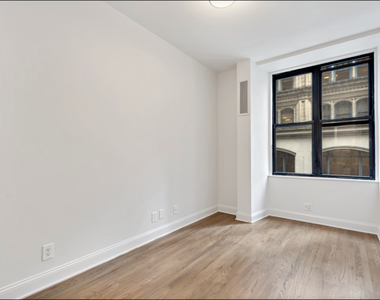 Madison Avenue, New York - Photo Thumbnail 1