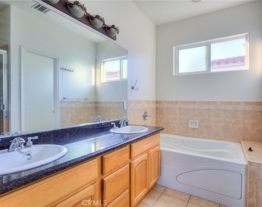 515 Florence - Photo Thumbnail 15