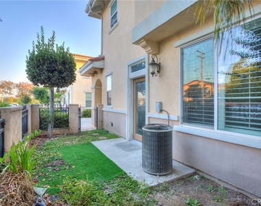 515 Florence - Photo Thumbnail 35