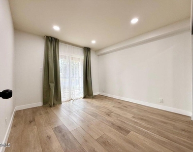 660 Sunfish Way - Photo Thumbnail 13
