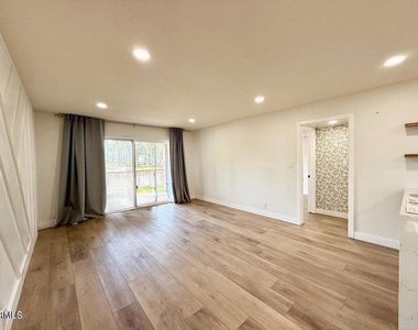 660 Sunfish Way - Photo Thumbnail 8