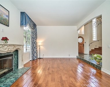 1089 Village Drive - Photo Thumbnail 7