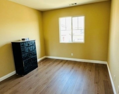1442 Orange Grove - Photo Thumbnail 9