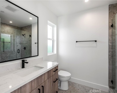 5044 Laurel Canyon Boulevard - Photo Thumbnail 12