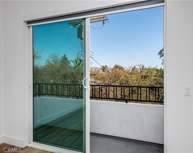 5044 Laurel Canyon Boulevard - Photo Thumbnail 13