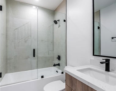 5044 Laurel Canyon Boulevard - Photo Thumbnail 14