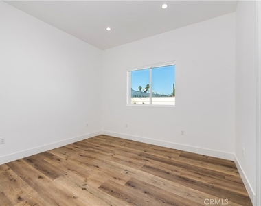 5044 Laurel Canyon Boulevard - Photo Thumbnail 7