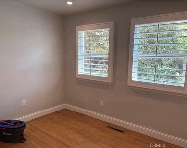 12917 Gladstone - Photo Thumbnail 9