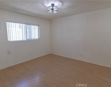 331 Cameron - Photo Thumbnail 9