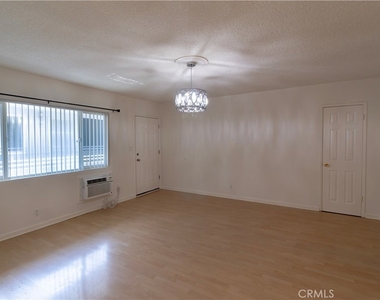 331 Cameron - Photo Thumbnail 5