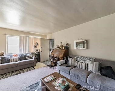 241 E Washington - Photo Thumbnail 4
