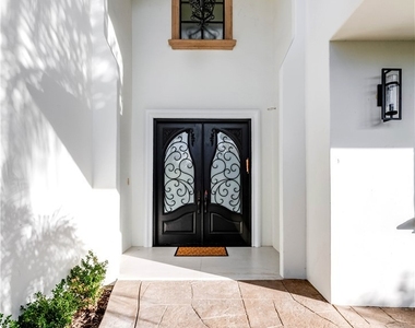 4906 Rubio Avenue - Photo Thumbnail 7