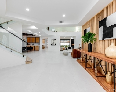 4906 Rubio Avenue - Photo Thumbnail 8