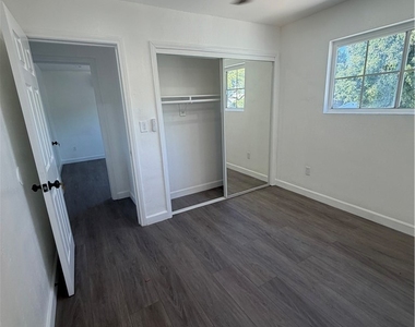 1550 1/2 W 59th Place - Photo Thumbnail 11