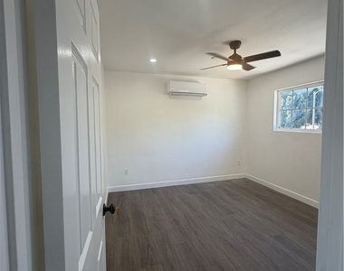 1550 1/2 W 59th Place - Photo Thumbnail 6