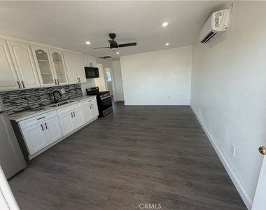1550 1/2 W 59th Place - Photo Thumbnail 2