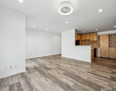 2411 Prospect Avenue - Photo Thumbnail 6