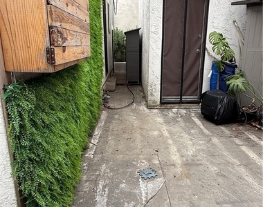 1053 Loma - Photo Thumbnail 19