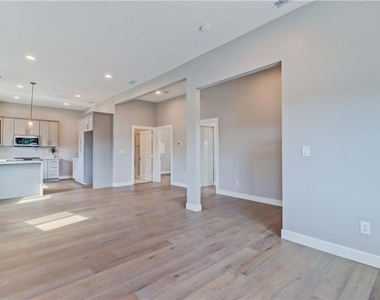 409 Olive Street - Photo Thumbnail 4