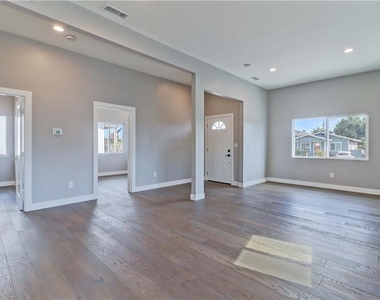 409 Olive Street - Photo Thumbnail 3