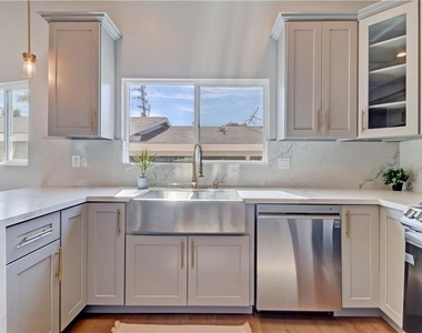 409 Olive Street - Photo Thumbnail 10
