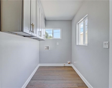 409 Olive Street - Photo Thumbnail 16