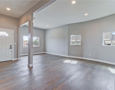 409 Olive Street - Photo Thumbnail 5