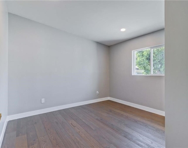 409 Olive Street - Photo Thumbnail 13