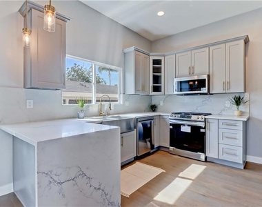 409 Olive Street - Photo Thumbnail 11