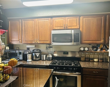 404 W Electric Avenue - Photo Thumbnail 7