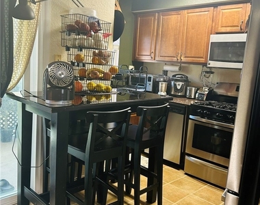 404 W Electric Avenue - Photo Thumbnail 6
