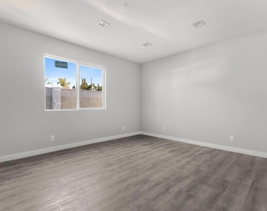 6256 Satsuma Avenue - Photo Thumbnail 6
