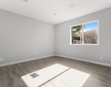 6256 Satsuma Avenue - Photo Thumbnail 8