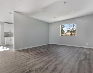 6256 Satsuma Avenue - Photo Thumbnail 3
