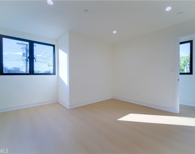 2676 Newell Street - Photo Thumbnail 17