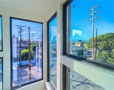 2676 Newell Street - Photo Thumbnail 6
