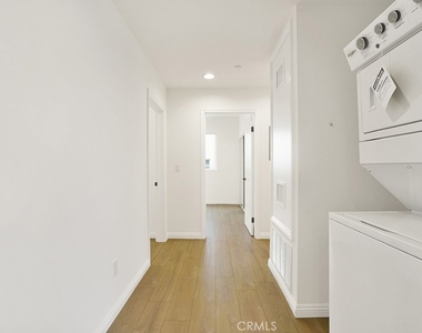 5729 Willow Crest Avenue - Photo Thumbnail 6