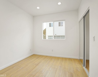 5729 Willow Crest Avenue - Photo Thumbnail 10