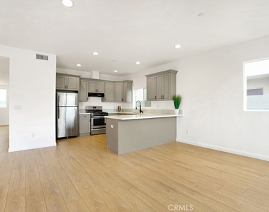5729 Willow Crest Avenue - Photo Thumbnail 5